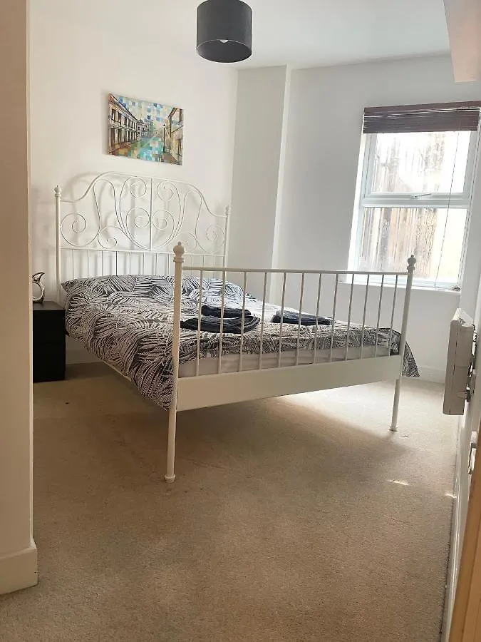Entire Town Centre 2 Bedroom Apartment Very Close To Beach Bournemouth